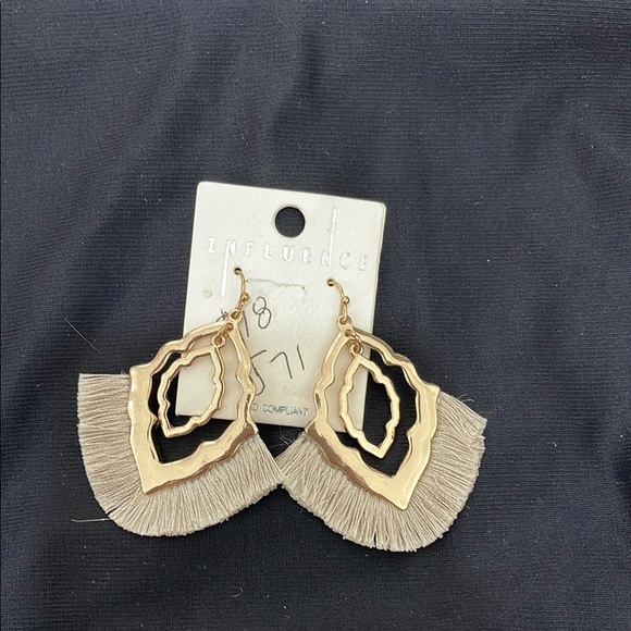 NEW Tassel Fan Dangle Earrings - Picture 2 of 4